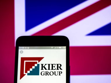 Kier grubu plc şirket logosu akıllı telefon görüntülenen gördüm.