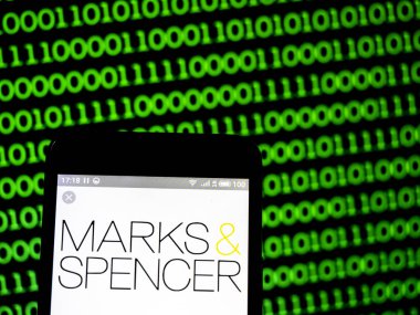 İşaretleri ve Spencer Group plc şirket logosu görüntülenen akıllı p gördüm