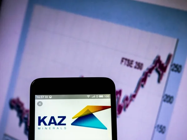Logo společnosti kaz minerály plc vidět zobrazeného na chytrý telefon. — Stock fotografie