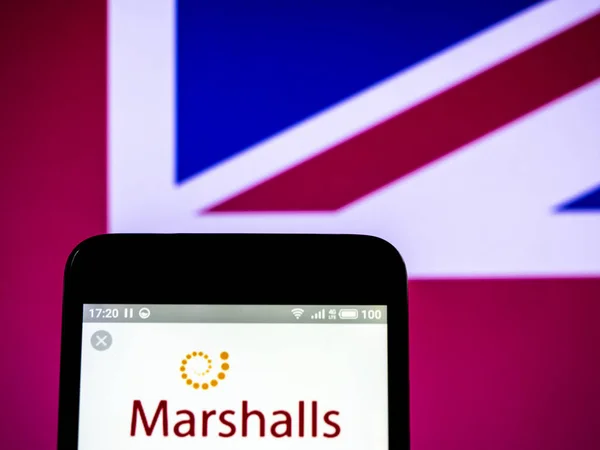 Logo společnosti Marshalls plc vidět zobrazeného na chytrý telefon. — Stock fotografie