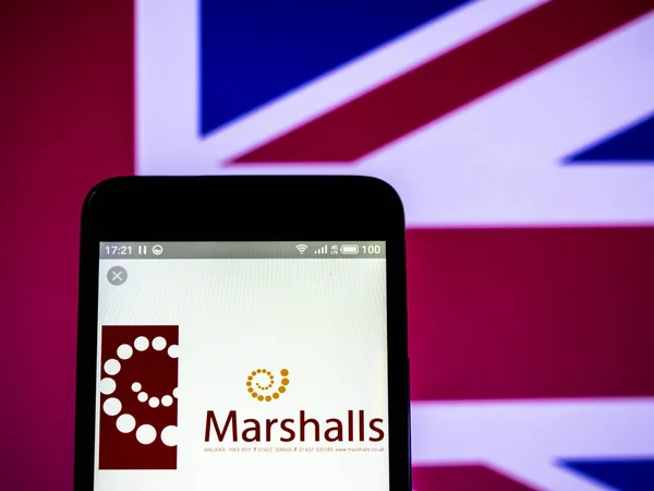 Logo společnosti Marshalls plc vidět zobrazeného na chytrý telefon. — Stock fotografie