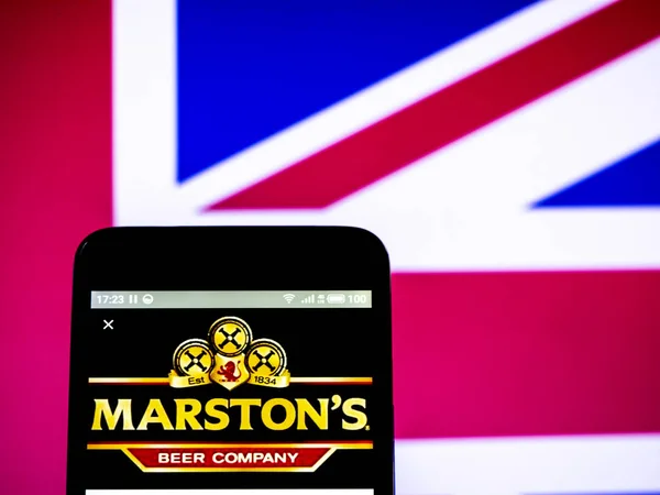 Marston's plc firmy logo widoczne wyświetlane na smart phone. — Zdjęcie stockowe
