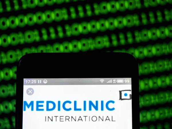 Эмблема компании Mediclinic International plc выставлена на выставке smar — стоковое фото