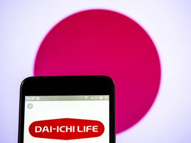 Akıllı üzerinde görülen Dai-ichi hayatın Holdings, Inc şirket logosu görüntülenen