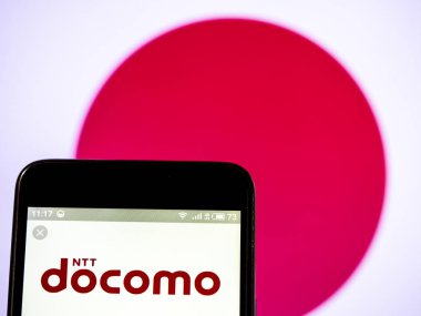 NTT Docomo Inc şirket logosu akıllı telefon görüntülenen gördüm.