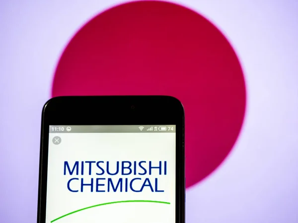 Mitsubishi Chemical Corporation logotipo visto exibido no pho inteligente — Fotografia de Stock