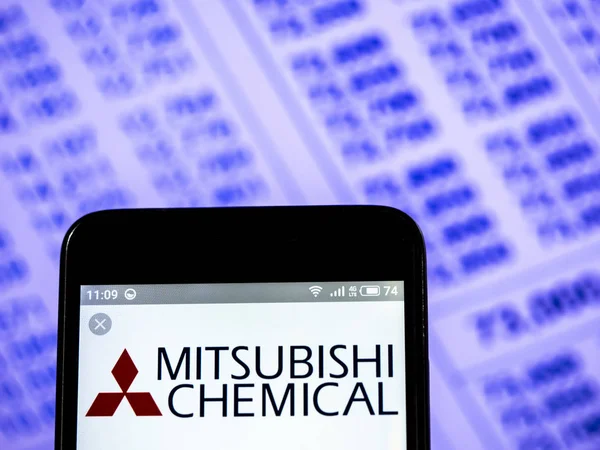 Mitsubishi Chemical Corporation logotipo visto exibido no pho inteligente — Fotografia de Stock
