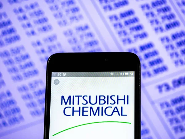 Mitsubishi Chemical Corporation logotipo visto exibido no pho inteligente — Fotografia de Stock