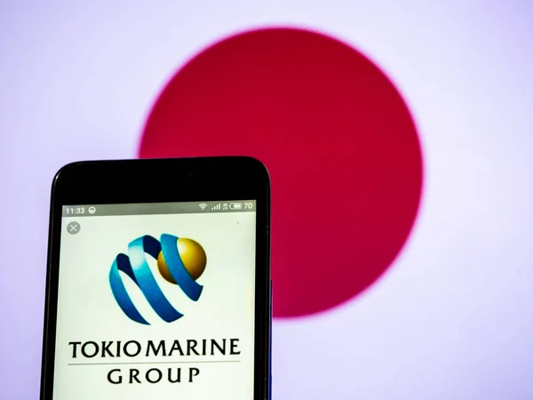Tokio Marine Holdings, Inc. logotipo visto exibido no telefone inteligente . — Fotografia de Stock