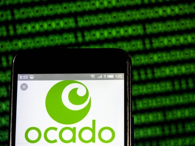 Ocado Group Plc logo akıllı telefon görüntülenen gördüm.