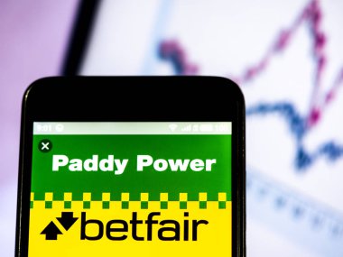 Paddy Power logo akıllı telefon görüntülenen gördüm.