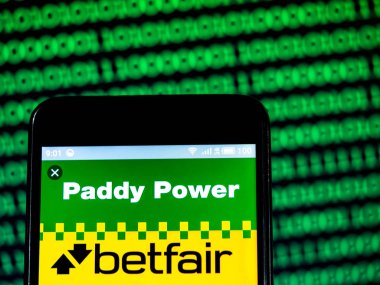 Paddy Power logo akıllı telefon görüntülenen gördüm.