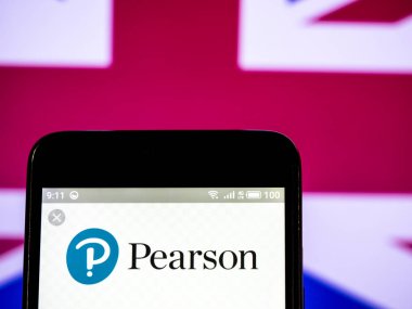 Pearson Plc logo akıllı telefon görüntülenen gördüm.