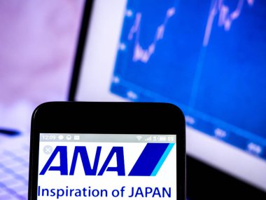 Tüm Nippon Airways Ltd logo akıllı telefon görüntülenen gördüm.