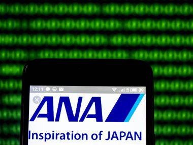 Tüm Nippon Airways Ltd logo akıllı telefon görüntülenen gördüm.