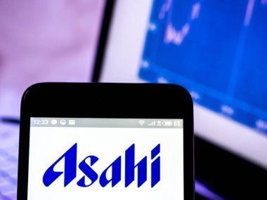  Asahi Group Holdings, Ltd logo akıllı telefon görüntülenen gördüm.