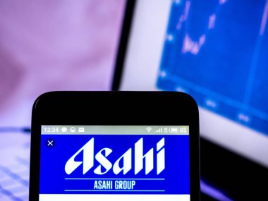  Asahi Group Holdings, Ltd logo akıllı telefon görüntülenen gördüm.