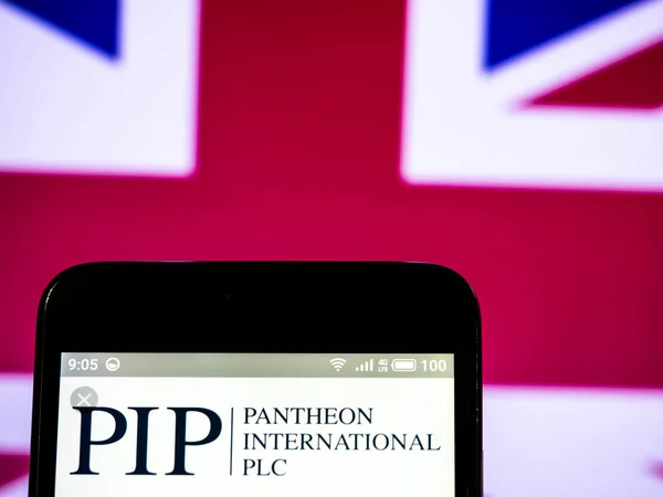 Pantheon International plc logo visto en el teléfono inteligente . — Foto de Stock