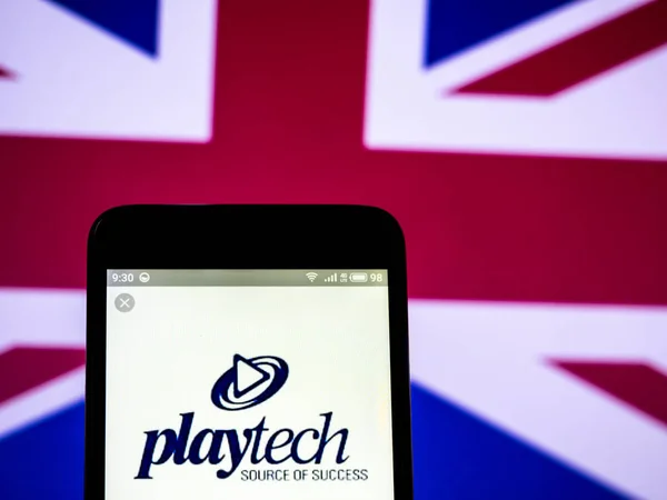 Playtech Plc logo zien weergegeven op smart phone. — Stockfoto