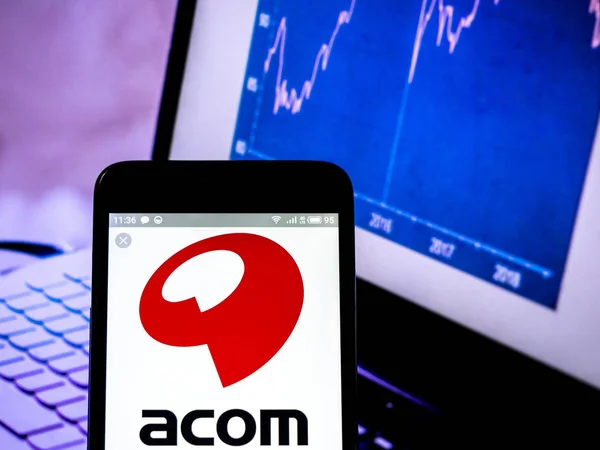 Acom 회사 로고는 스마트 폰에 표시 된 볼. — 스톡 사진