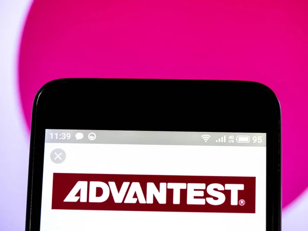 Advantest Corporation λογότυπο δει εμφανίζεται στο έξυπνο τηλέφωνο. — Φωτογραφία Αρχείου