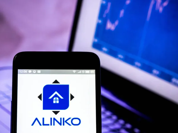 Logo společnosti Alinco vidět zobrazeného na chytrý telefon. — Stock fotografie