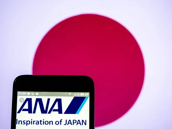 Tudo Nippon Airways Co., Ltd. logotipo visto exibido no telefone inteligente . — Fotografia de Stock
