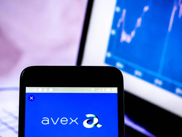 Avex 그룹 로고는 스마트 폰에 표시 된 볼. — 스톡 사진