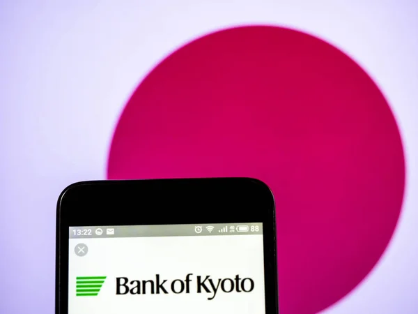 Bank van Kyoto, Ltd logo gezien weergegeven op de smartphone. — Stockfoto