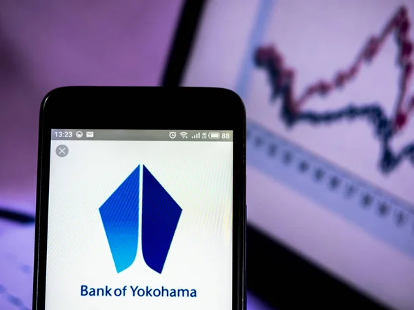 Bank van Yokohama, Ltd logo gezien weergegeven op de smartphone. — Stockfoto