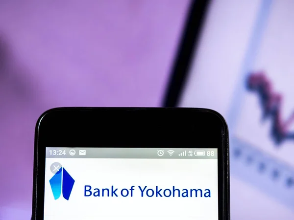 Banco de Yokohama, Ltd. logotipo visto exibido no telefone inteligente . — Fotografia de Stock