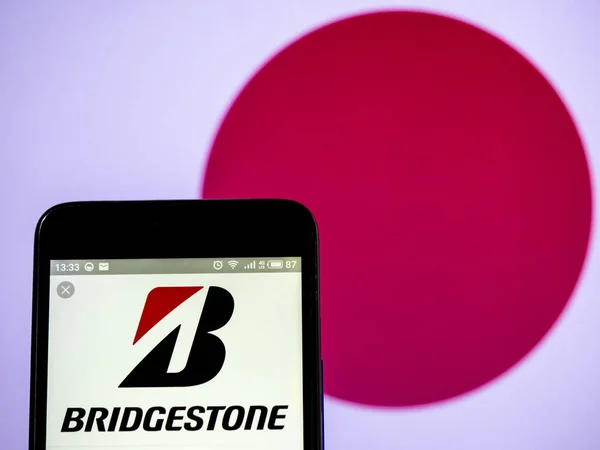 Bridgestone Corporation logo zien weergegeven op smart phone. — Stockfoto
