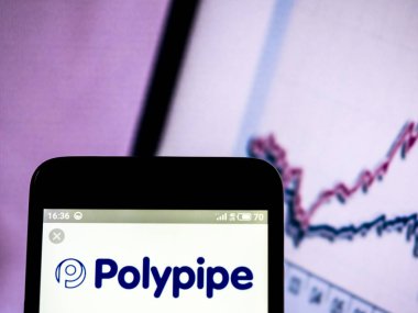Polypipe Group plc şirket logosu akıllı telefon görüntülenen gördüm.