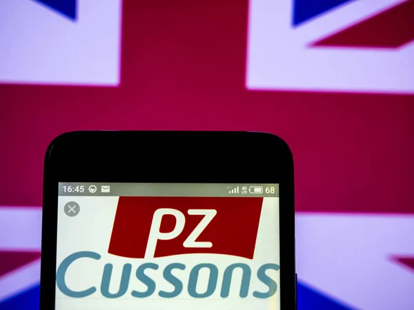 PZ Cussons plc logotipo de la empresa visto en el teléfono inteligente . — Foto de Stock