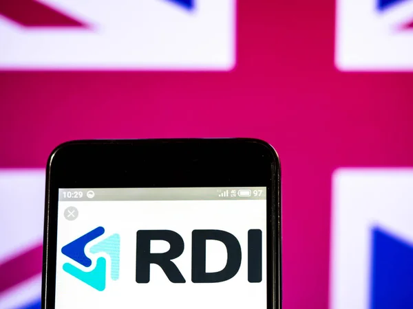 Ooi Reit plc bedrijfslogo gezien weergegeven op smart phone. — Stockfoto