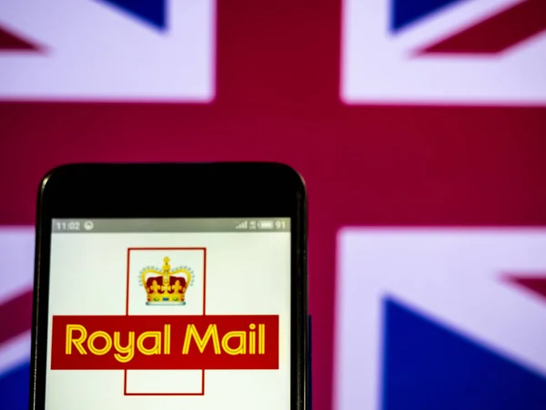 Royal Mail plc cég logója látható megjelenített szúró telefon. — Stock Fotó