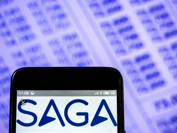 Saga group plc Firmenlogo auf dem Smartphone angezeigt. — Stockfoto