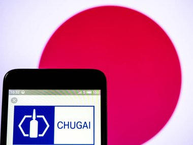 Chugai ilaç Co., Ltd. logo üzerinde akıllı pho görüntülenen gördüm