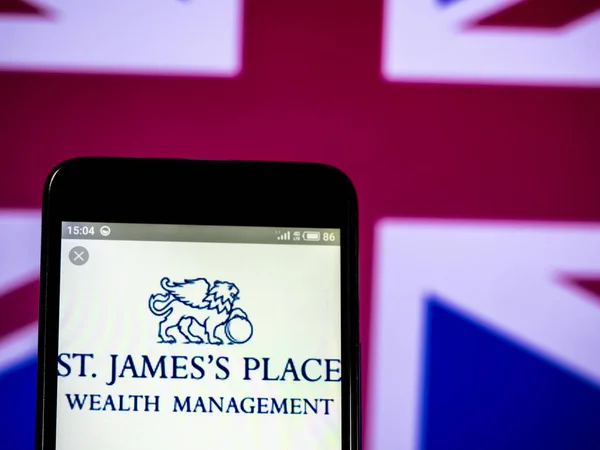 St. James's Place plc logo vidět zobrazeného na chytrý telefon. — Stock fotografie