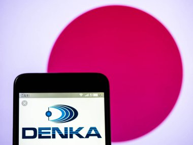 O fotoğraf resimde görülen Denka Limited Şirketi logosu görüntülenen