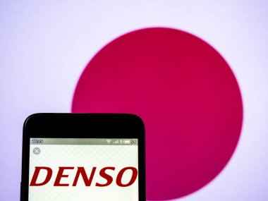 Fotoğraf resimde görülen Denso şirket logosu görüntülenen bir 