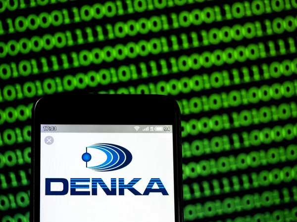 Ilustrační foto Denka Company Limited logo viděl zobrazen o — Stock fotografie