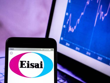 Fotoğraf resimde görülen bir Eisai Co., Ltd. logo bir s görüntülenir.