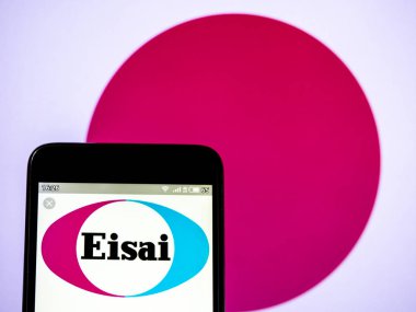 Fotoğraf resimde görülen bir Eisai Co., Ltd. logo bir s görüntülenir.
