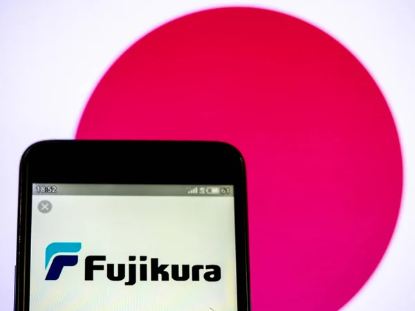 In deze foto illustratie een Fujikura Ltd. logo gezien weergegeven o — Stockfoto