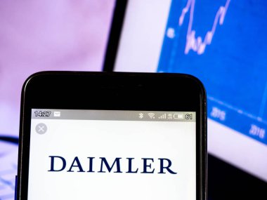 Bu fotoğraf resimde bir Daimler AG logosu görüldüğü görüldü