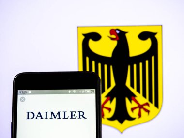 Bu fotoğraf resimde bir Daimler AG logosu görüldüğü görüldü