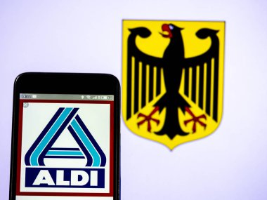 Bu fotoğraf resimde bir aldi logosu bir smar görüntülenen görüldü