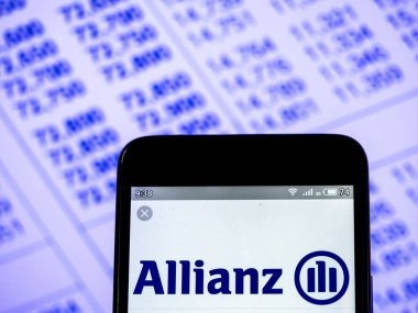 Bu fotoğraf resimde bir Allianz SE logosu görüntülenen görüldü