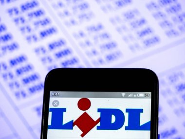 Bu fotoğraf resimde bir Lidl logosu görülen bir akıllı görüntülenir